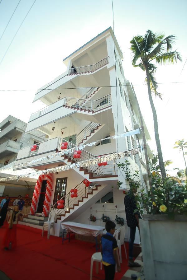 Friendsland Home Stay Kochi Buitenkant foto