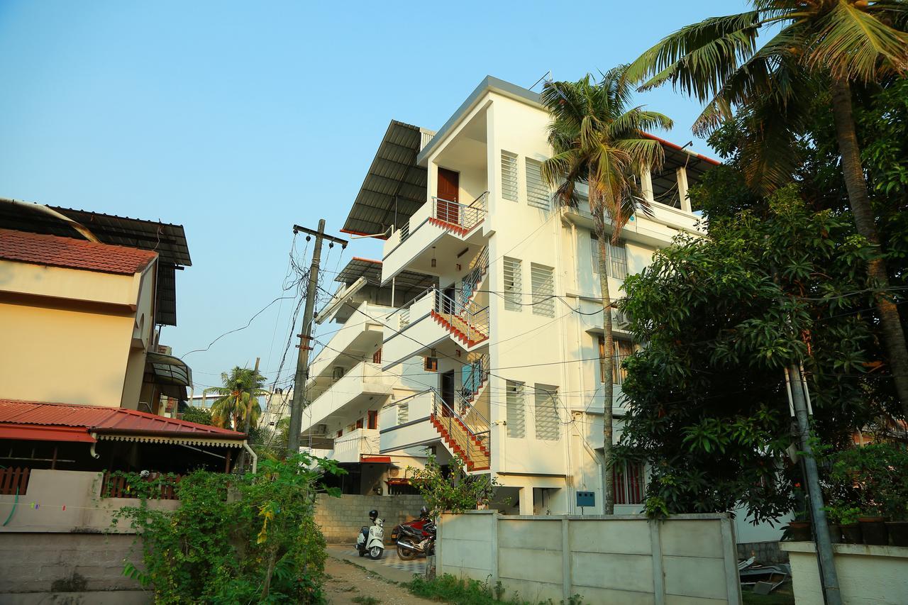 Friendsland Home Stay Kochi Buitenkant foto